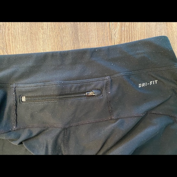 Nike Crop Leggings - Picture 3 of 5